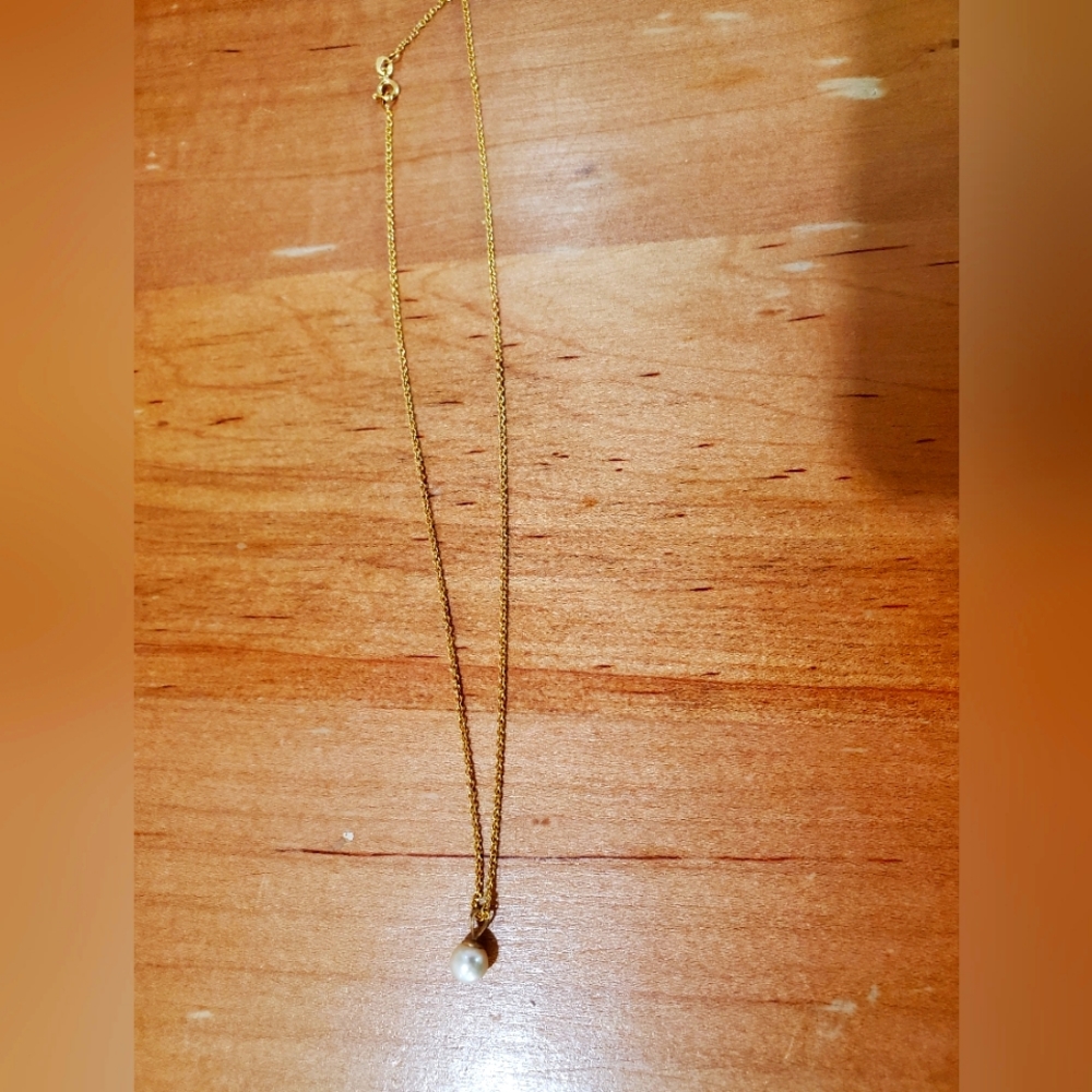 Pearl drop necklace